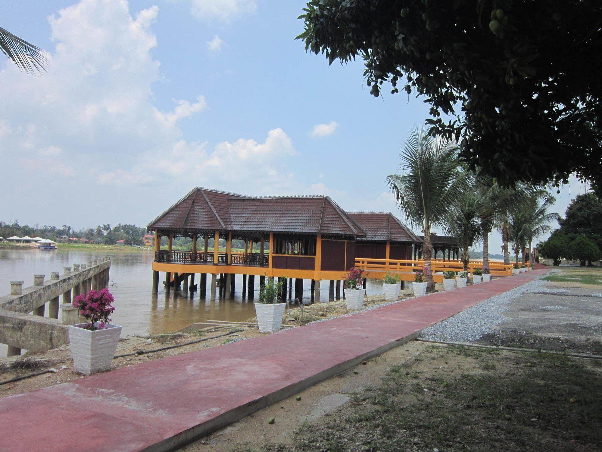 Green Village Pasir Salak Eco River Resort Kampung Gajah  外观 照片
