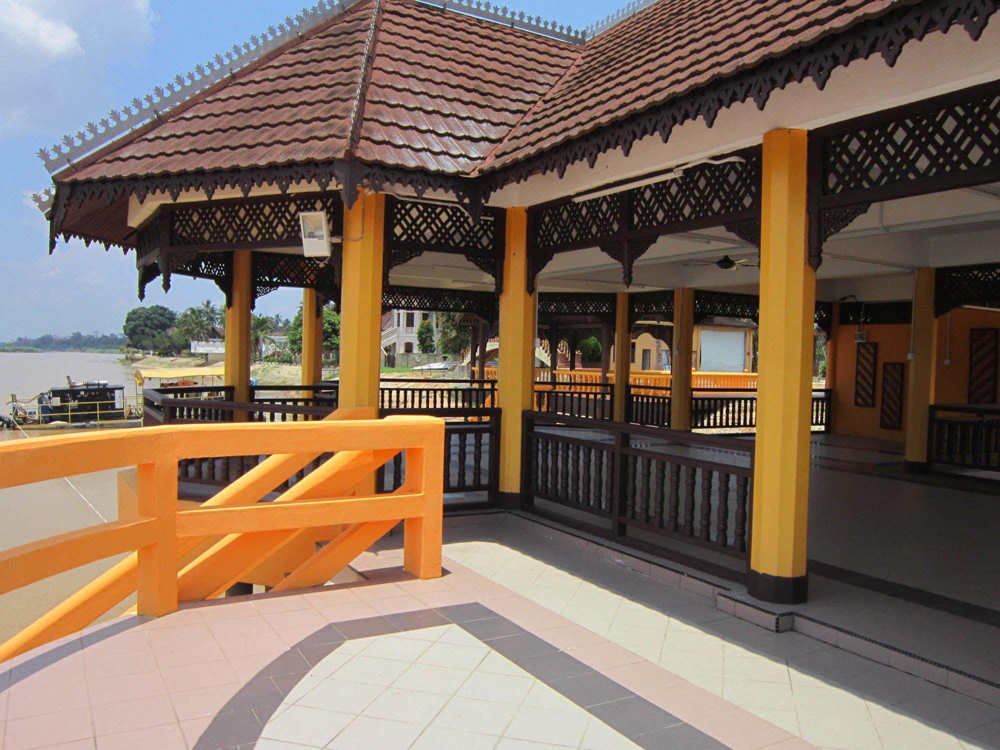 Green Village Pasir Salak Eco River Resort Kampung Gajah  外观 照片
