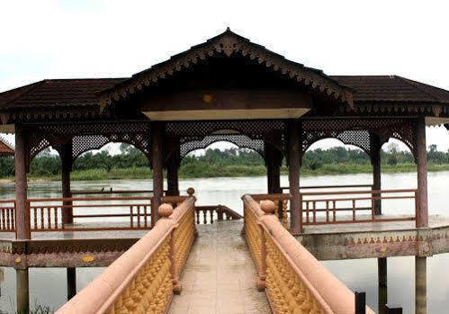 Green Village Pasir Salak Eco River Resort Kampung Gajah  外观 照片